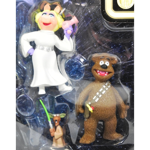 712 - Star Wars - Muppets - a 2008 Disney Parks made 'Star Wars Muppets Collectible Figures ' boxed action... 