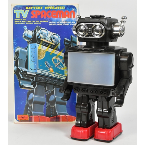 764 - Robots / Space Toys - a collection to include: vintage 'TV Spaceman' battery operated robot by SH To... 