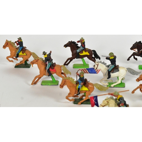 796 - Britains Deetail - a collection of approx x30 Britains Deetail made metal and plastic Wild West moun... 