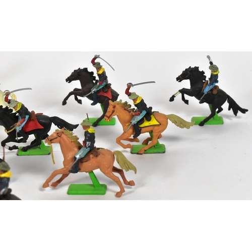 796 - Britains Deetail - a collection of approx x30 Britains Deetail made metal and plastic Wild West moun... 