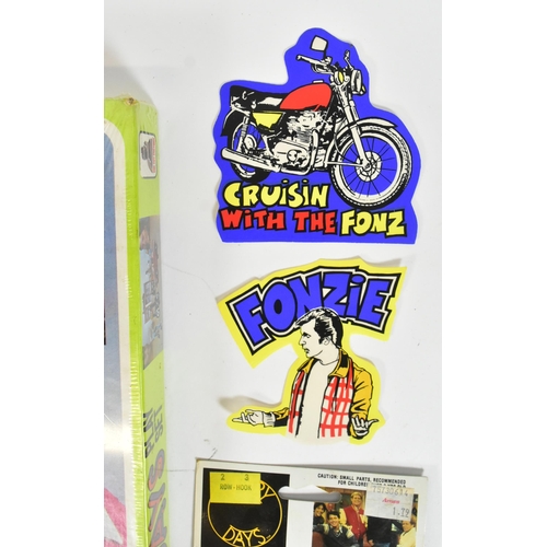 818 - Happy Days - a collection of Happy Days TV show vintage toys / memorabilia comprising a factory seal... 