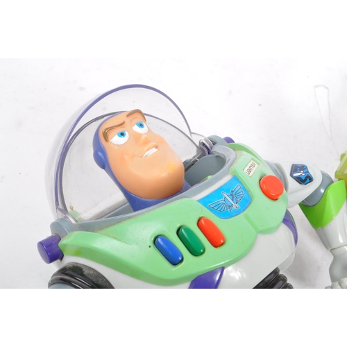 172 - Buzz lightyear - Two vintage 20th century action figurines by Disney Pixar. In the typical form with... 