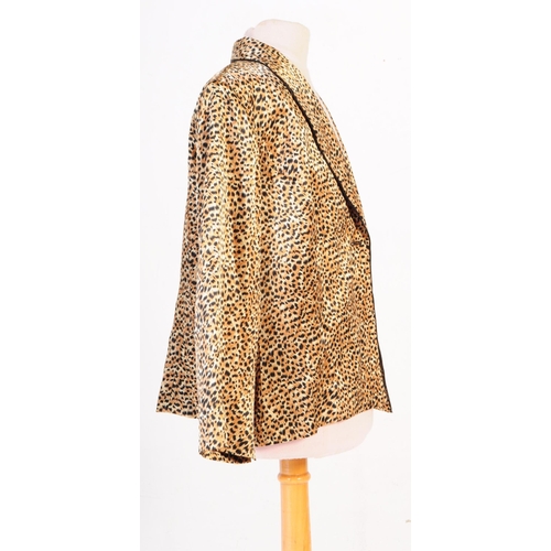 204 - Jaeger - A vintage 20th century silk leopard print Jaeger blazer jacket. The jacket having shoulder ... 