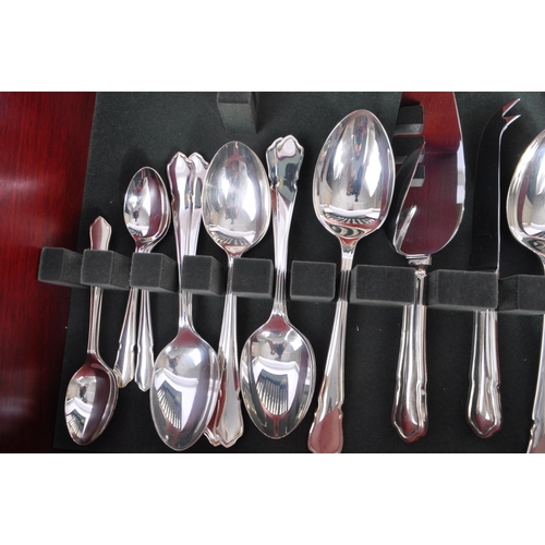 211 - Butler - A 20th century EPSN Silver plated Butler cutlery canteen. To include knives, forks, spoons,... 