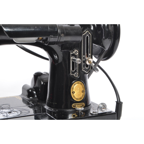 226 - A vintage 20th century Singer Featherweight convertible portable sewing machine model number 222k co... 