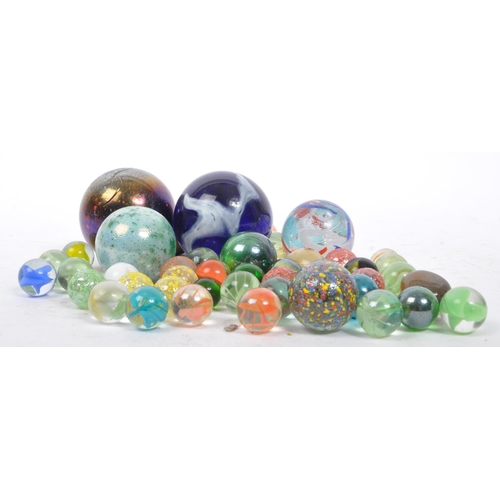 256 - A collection of mid 20th century glass marbles. The marbles being of various sizes and decoration wi... 