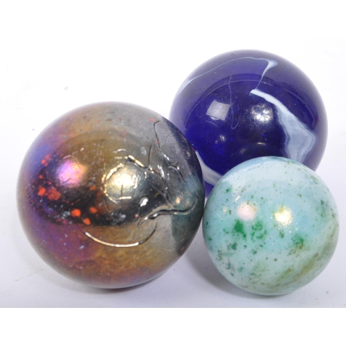 256 - A collection of mid 20th century glass marbles. The marbles being of various sizes and decoration wi... 