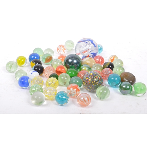 256 - A collection of mid 20th century glass marbles. The marbles being of various sizes and decoration wi... 