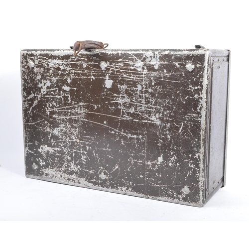 280 - A vintage 1970's heavy duty aluminium metal storage chest / box trunk.The hinged lid opens to storag... 