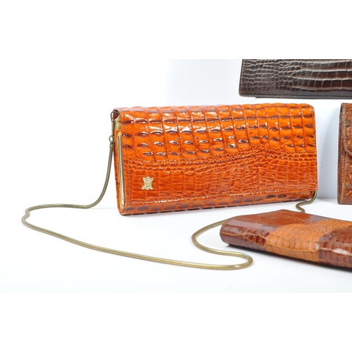 317 - A collection of vintage 20th century leather hand bags, purses / wallets and clutch bags. Comprising... 