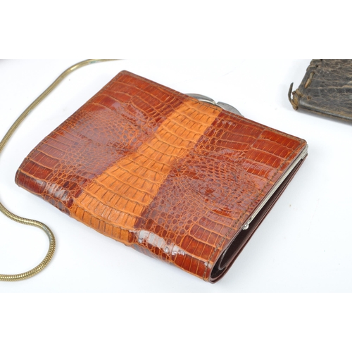 317 - A collection of vintage 20th century leather hand bags, purses / wallets and clutch bags. Comprising... 