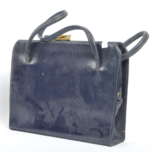 317 - A collection of vintage 20th century leather hand bags, purses / wallets and clutch bags. Comprising... 