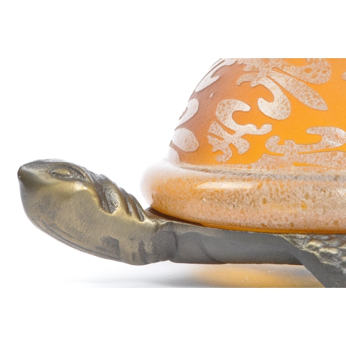 322 - A contemporary late 20th century reproduction 'Tiffany Meyda' style turtle desk lamp / table light i... 