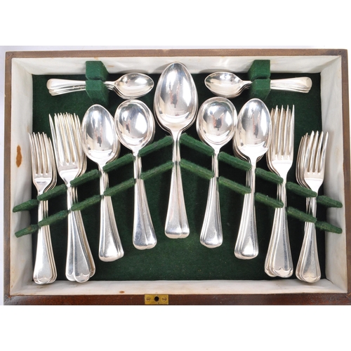 347 - Gee & Holmes - Sheffield, England - A collection of stainless steel canteen of cutlery. To include k... 