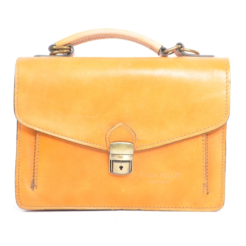 355 - A light tan leather messenger / hand bag by Vera Pelle, Italy. With matched stitching, shoulder stra... 