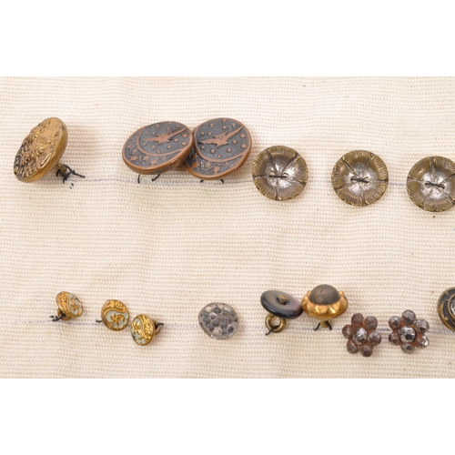 378 - An assorted collection of antique Victorian, Georgian and later 20th century buttons and buckles. Th... 