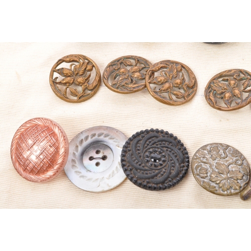 378 - An assorted collection of antique Victorian, Georgian and later 20th century buttons and buckles. Th... 