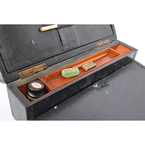 390 - Early 20th century writing slope / desk tidy. Of rectangular form leather bound, on a hinged lid. Op... 