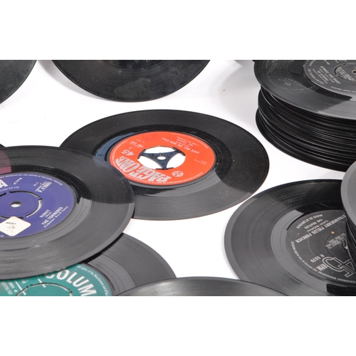 417 - A vast collection of 200+ vintage and later 20th century 45 RPM singles vinyl records. To include; J... 