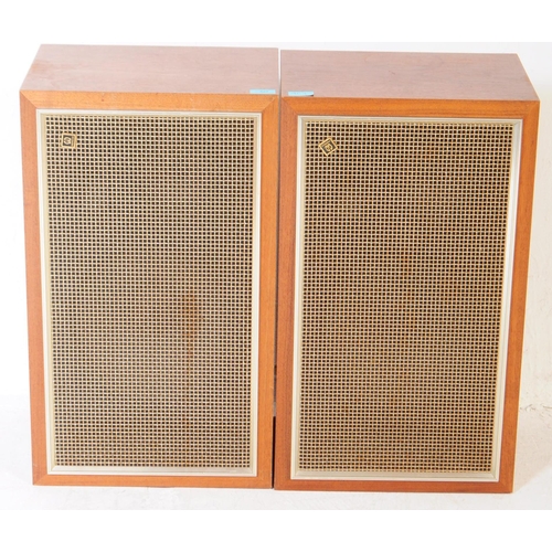 427 - Pioneer - A pair of retro vintage mid 20th century floor standing teak cased speakers by 'Pioneer'. ... 