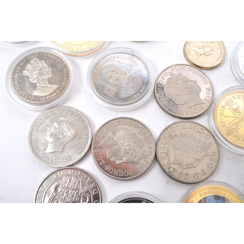 439 - A collection of 20th century Great British uncirculated currency coins. To include George V Five Shi... 