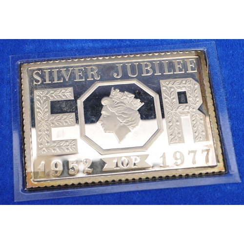 444 - A 1977 Queen's silver jubilee anniversary commemorative edition enlarged proof quality sterling silv... 