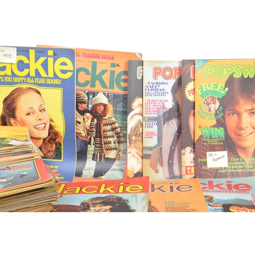 462 - An extensive collection of mid 20th century 1970s music and pop culture magazines, including Jackie,... 