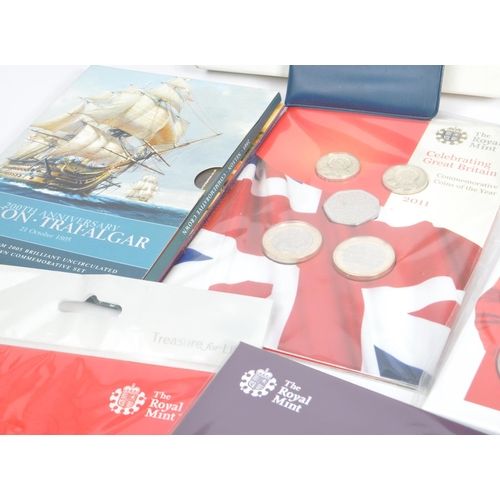 475 - A collection of vintage 20th century United Kingdom - Royal Family commemorative coins gift packs. T... 