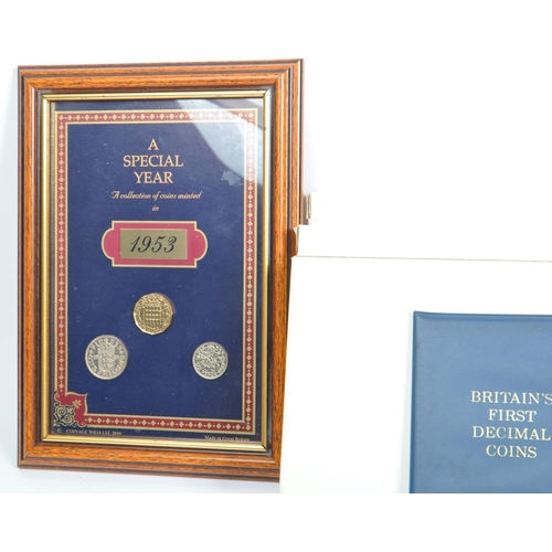 475 - A collection of vintage 20th century United Kingdom - Royal Family commemorative coins gift packs. T... 