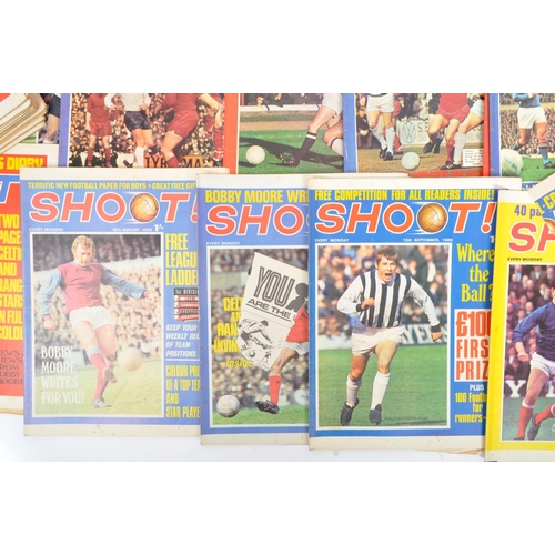 529 - Shoot Magazine - A collection of vintage 20th century Shoot magazine sports football books / enterta... 