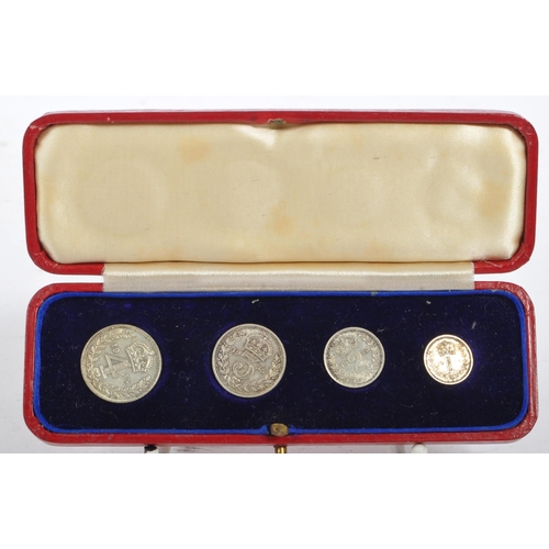 539 - Maundy Money - United Kingdom - A set of 20th century 1935 uncirculated currency coins to include a ... 