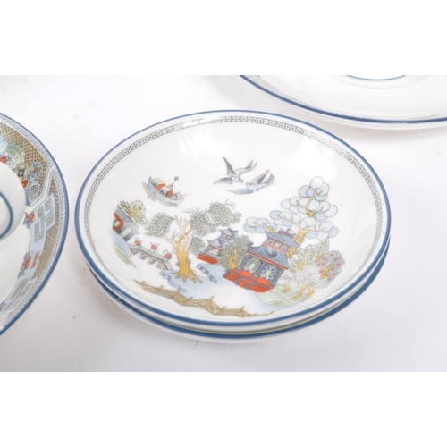 56 - A contemporary 1980s Wedgwood bone china porcelain tea / dinner service / set in the ‘Chinese Legend... 