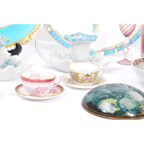 122 - Collection of period 19th century and later ceramic / porcelain / glass to include cabinet plates, c... 