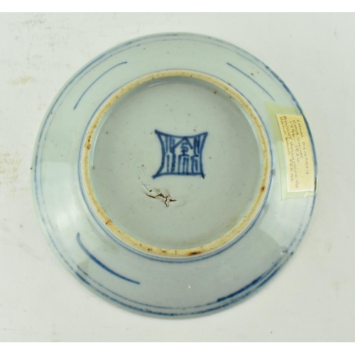 105 - A 18th century Qing dynasty Jiaqing period hand painted blue and white saucer. The saucer featuring ... 