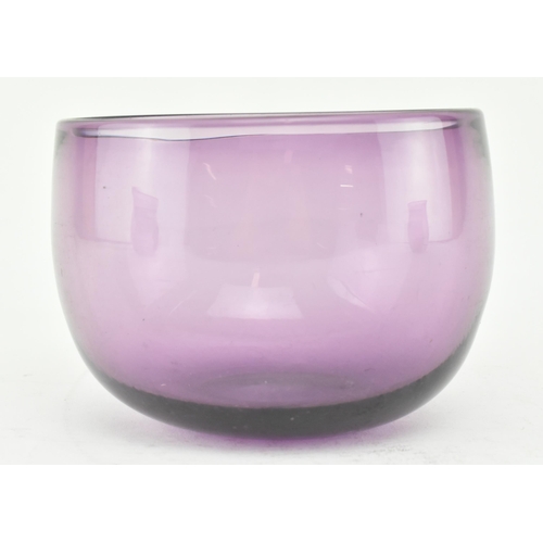 139 - A pair of early 19th century amethyst finger bowls, along with another similar example. Each bowl of... 