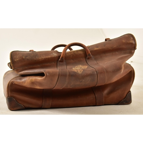 153 - A Victorian large 19th century oversized gladstone bag with leather construction and handles with st... 