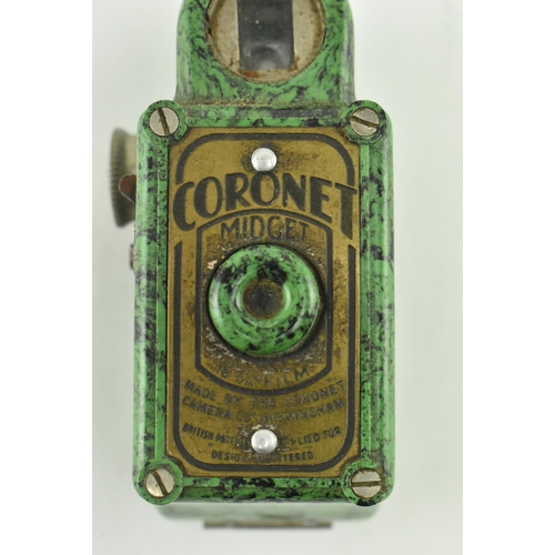 161 - A mid 20th century circa 1934 Coronet Midget 16mm miniature spy camera. The camera in marble green. ... 