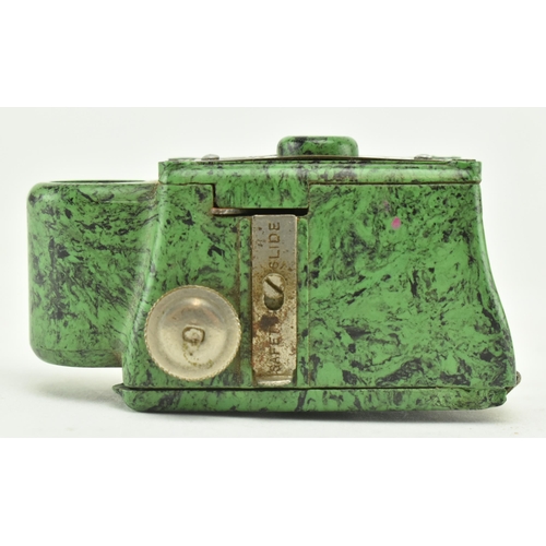 161 - A mid 20th century circa 1934 Coronet Midget 16mm miniature spy camera. The camera in marble green. ... 