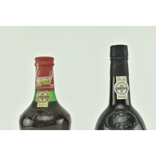 243 - Two bottles of Portugal port comprising a bottle of Niepoort 10 years old Tawny port - Oporto (impor... 