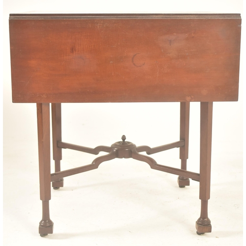 344 - A George III 18th century mahogany drop leaf Pembroke side table. The table having a squared top wit... 