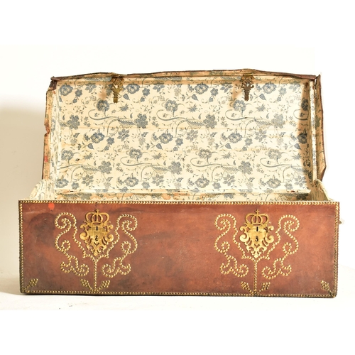 345 - A George III late 18th century brass & leather studded dome top travelling trunk chest. The trunk in... 