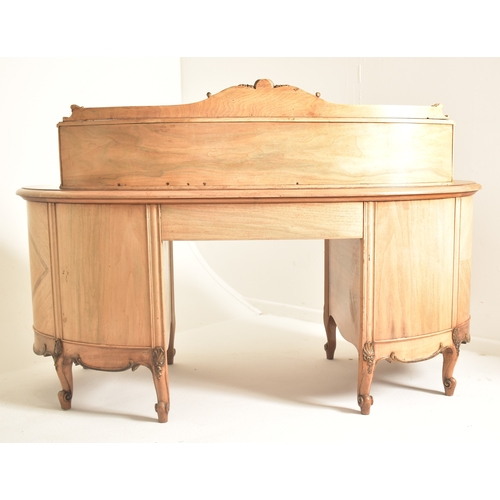 416 - A continental early 20th century walnut crossbanded twin pedestal kidney shaped desk. The desk havin... 