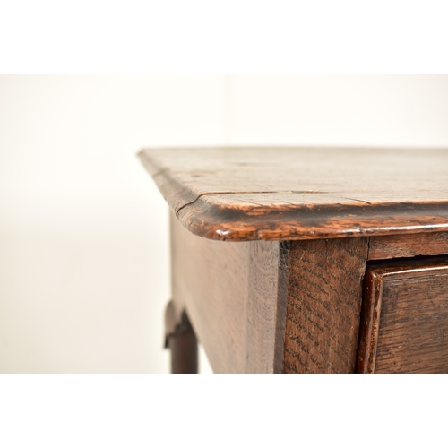 427 - A George III 18th century oak lowboy desk. The desk having single drawer to the frieze and with flar... 