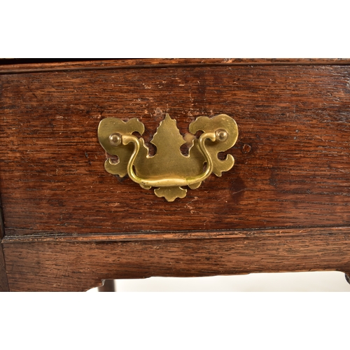 427 - A George III 18th century oak lowboy desk. The desk having single drawer to the frieze and with flar... 