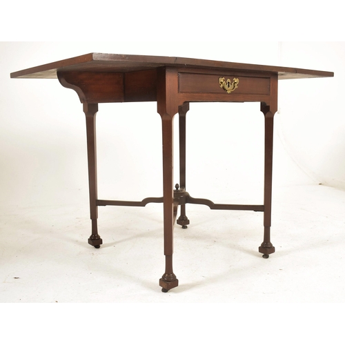 344 - A George III 18th century mahogany drop leaf Pembroke side table. The table having a squared top wit... 