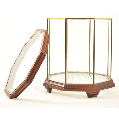 569 - An early 20th century mahogany & glass octagonal display cabinet case / terrarium. The case having a... 