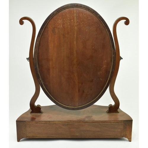 572 - A George III early 19th century flame mahogany toilet dressing swing mirror. The mirror having a fra... 