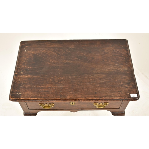 427 - A George III 18th century oak lowboy desk. The desk having single drawer to the frieze and with flar... 