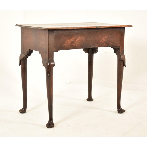 427 - A George III 18th century oak lowboy desk. The desk having single drawer to the frieze and with flar... 