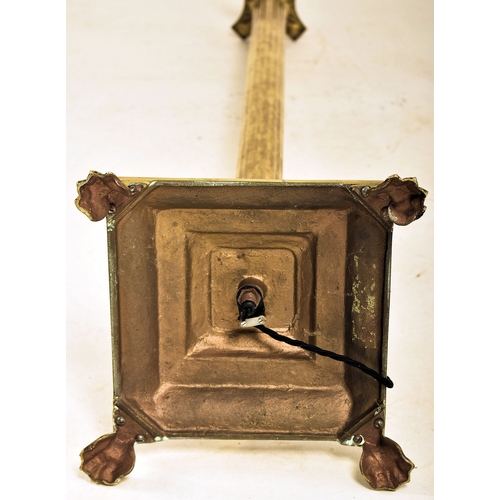 282 - An early 20th century brass Neoclassical style floor standard lamp. The lamp having a Corinthian sha... 